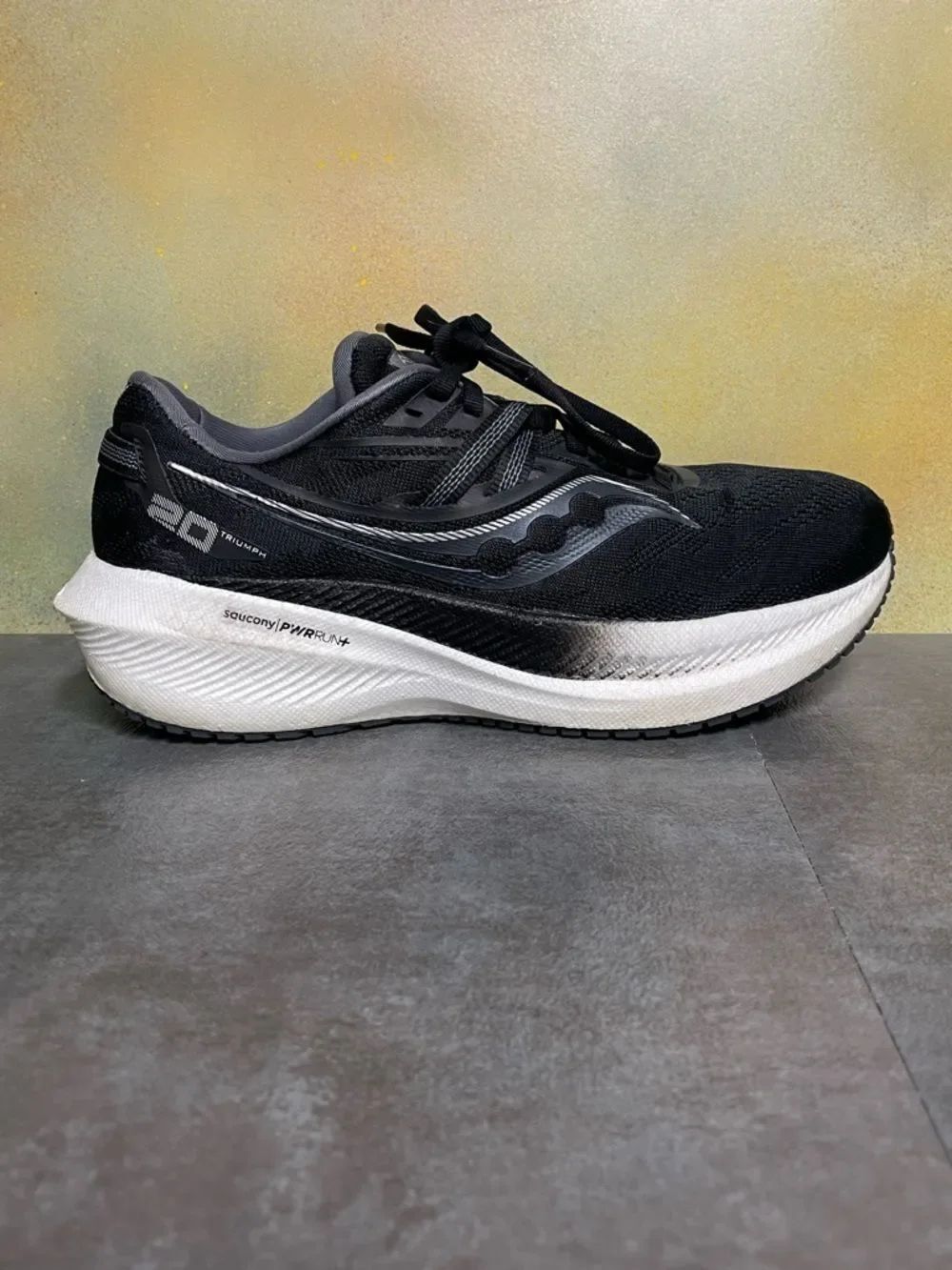 Saucony Triumph 20 Women's Black/White Running Shoes Size 8